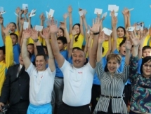 Как Юрий Мельниченко и Ермахан Ибраимов провели урок физкультуры в школе Астаны