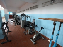 «Кайрат» подарил тренажеры средней школе 