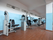 «Кайрат» подарил тренажеры средней школе 