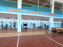 «Кайрат» подарил тренажеры средней школе 