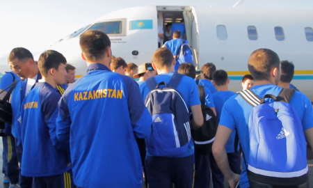 В составе казахстанской делегации в Далянь прибыли 43 человека