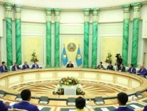 Назарбаев передал флаг Казахстана олимпийцу Жапарову