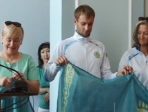 Аким Темиртау вручил олимпийцам государственные флаги, с которыми они поедут в Рио