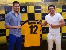 Хамитову подарили футболку «Кайрата»