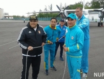 Сапиев прокатил самолет по взлетной полосе 