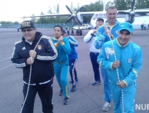 Сапиев прокатил самолет по взлетной полосе 