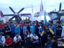 Сапиев прокатил самолет по взлетной полосе 