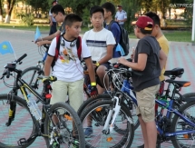 В Атырау прошел велопробег в честь дня рождения Рахимова