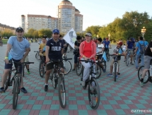 В Атырау прошел велопробег в честь дня рождения Рахимова
