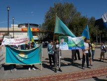 На желтом кабриолете прокатили по Караганде призера Олимпиады Сыздыкову