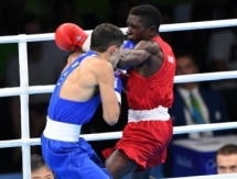 Фото боксерского поединка Олимпиады-2016 Жакыпов — Хамуньела