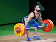 Тяжелоатлет Рахимов — третий после рывка на Олимпиаде в Рио