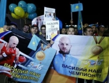 Астанчане тепло встретили олимпийцев в аэропорту