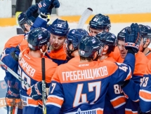 Фоторепортаж с матча ВХЛ «СКА-Нева» — «Сарыарка» 2:1 Б