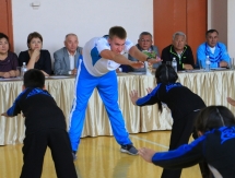 Баландин провел открытый урок по физкультуре для алматинских школьников