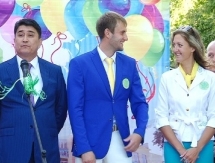 Участники Олимпиады Германович и Яковлев дали первый звонок в темиртауской школе