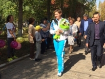 Олимпийские призеры посетили детскую эстафету в Астане