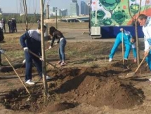 Именитые казахстанские спортсмены приняли участие в субботнике
