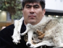 Ыстыбаев поздравил Шарипову с победой в третьем поединке на профи-ринге