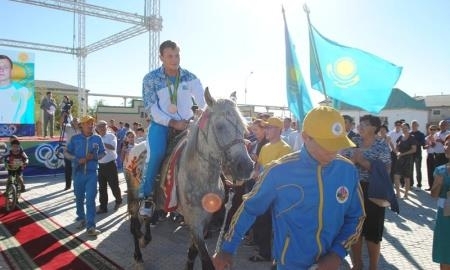 Штангисту Зайчикову подарили коня