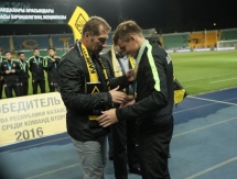 В перерыве матча с «Оренбургом» молодежная команда «Кайрата» была награждена золотыми медалями