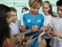 Именитые спортсмены провели урок в столичной школе