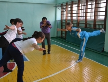 Фоторепортаж с урока физкультуры с Мельниченко и Манюровой в проекта «Физкульт-Ура»