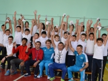 Фоторепортаж с урока физкультуры с Мельниченко и Манюровой в проекта «Физкульт-Ура»