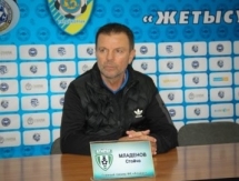 Видео послематчевой пресс-конференции Младенова игры Премьер-Лиги «Жетысу» — «Атырау» 4:3