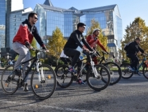 Около двух тысяч человек посетили закрытие велосезона в Алматы