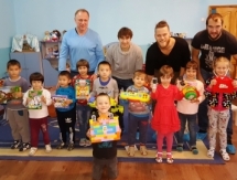 Хоккеисты «Торпедо» побывали в детском центре