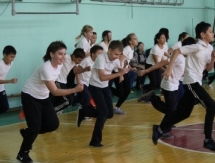 Именитые спортсмены провели урок в столичной школе