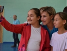 Фоторепортаж с урока физкультуры с Мельниченко и Манюровой в проекта «Физкульт-Ура»