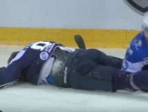 Форвард «Магнитки» доставлен в больницу из-за травмы в матче с «Барысом»