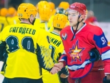 Фоторепортаж с матча ВХЛ «Ижсталь» — «Сарыарка» 2:1 ОТ