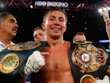 <strong> Головкин официально отказался от даты 10 декабря для проведения боя с Джейкобсом</strong>