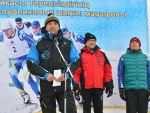 Аким Северо-Казахстанской области прокатился на лыжах вместе с подчиненными