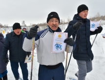 Аким Северо-Казахстанской области прокатился на лыжах вместе с подчиненными