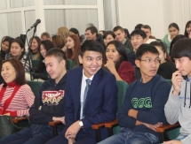 Тяжелоатлет Уланов откровенно пообщался со студентами