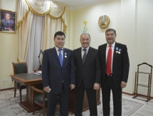 Руководителям столичной федерации бокса вручили государственные награды 