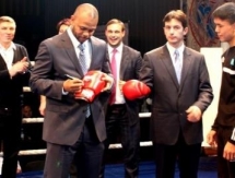 Звезда мирового бокса Джонс приедет в Караганду