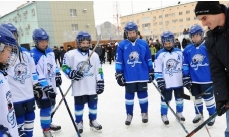 Новый хоккейный корт открыли в Астане