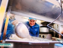 Команда Astana Motorsports традиционно приготовила бешбармак на «Дакаре»