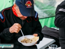 Команда Astana Motorsports традиционно приготовила бешбармак на «Дакаре»