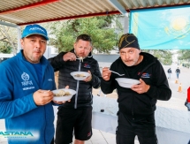 Команда Astana Motorsports традиционно приготовила бешбармак на «Дакаре»