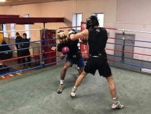 Жакиянов назвал спарринг-партнеров на подготовку к бою с Уорреном