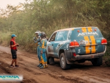 Экипаж Astana Motorsports вытащил конкурентов из феш-феша
