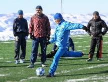 Казахстанские боксеры сыграли в футбол во время УТС