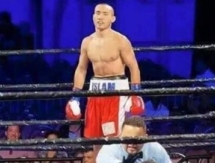 Ислам продолжает тренировки перед боем с Ассисом