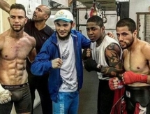 Шарибаев спаррингует с боксерами из Кубы и Пуэрто-Рико перед боем в США